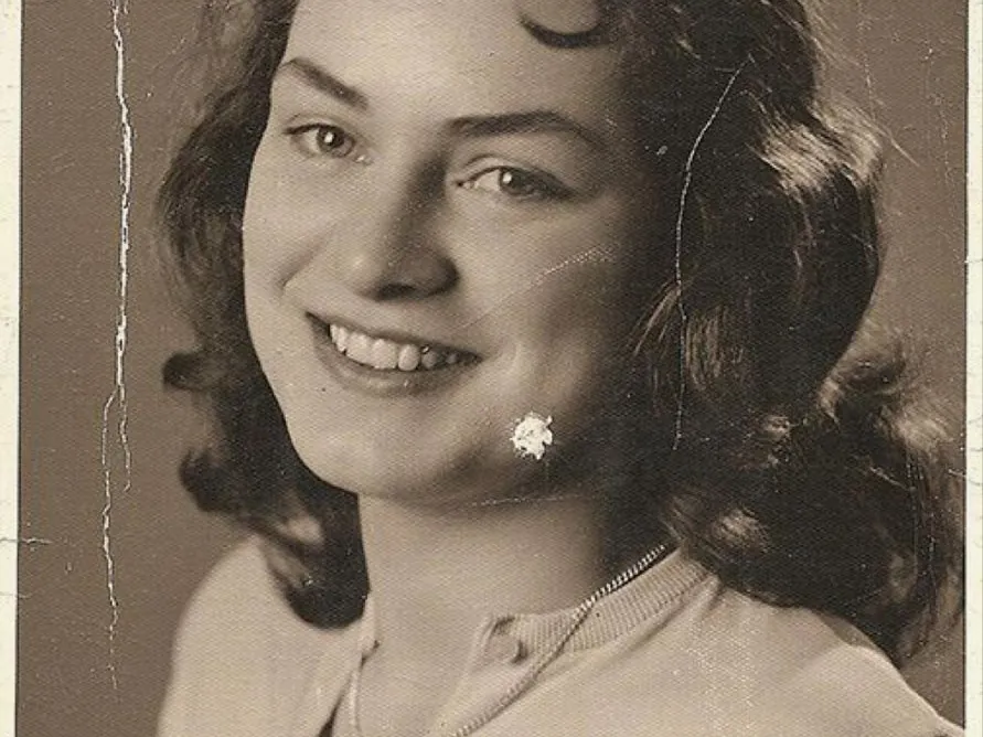 Old photo restoration and improvement in Zaps