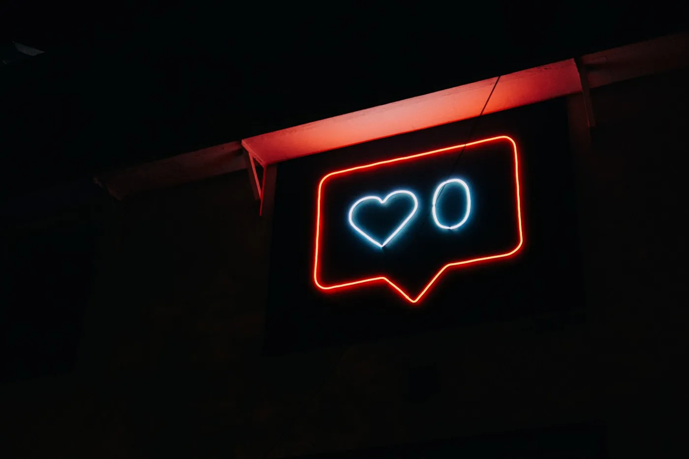 Scroll-stopping content hooks for Instagram and TikTok